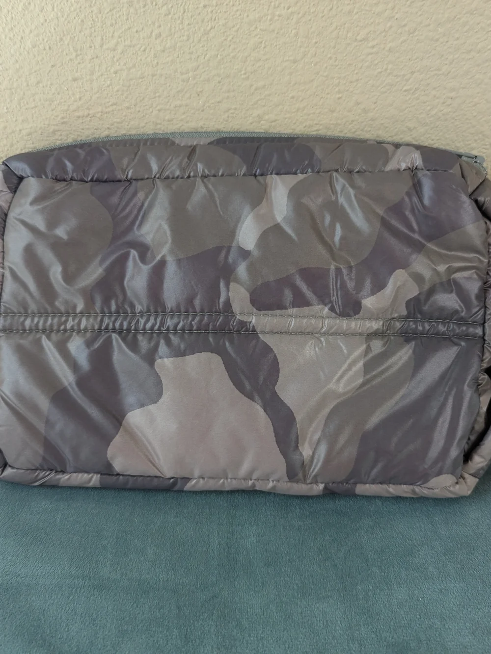 ANORAK Grey/Green Camo Down Quilted Wristlet Pouch